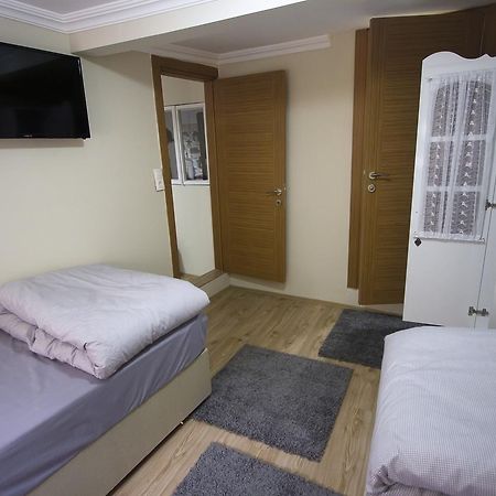 Готель Istanbul Erasmus House Екстер'єр фото