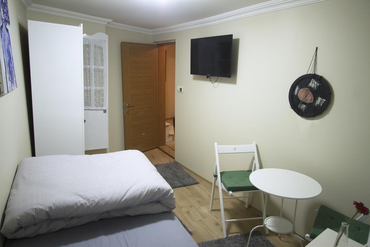 Готель Istanbul Erasmus House Екстер'єр фото