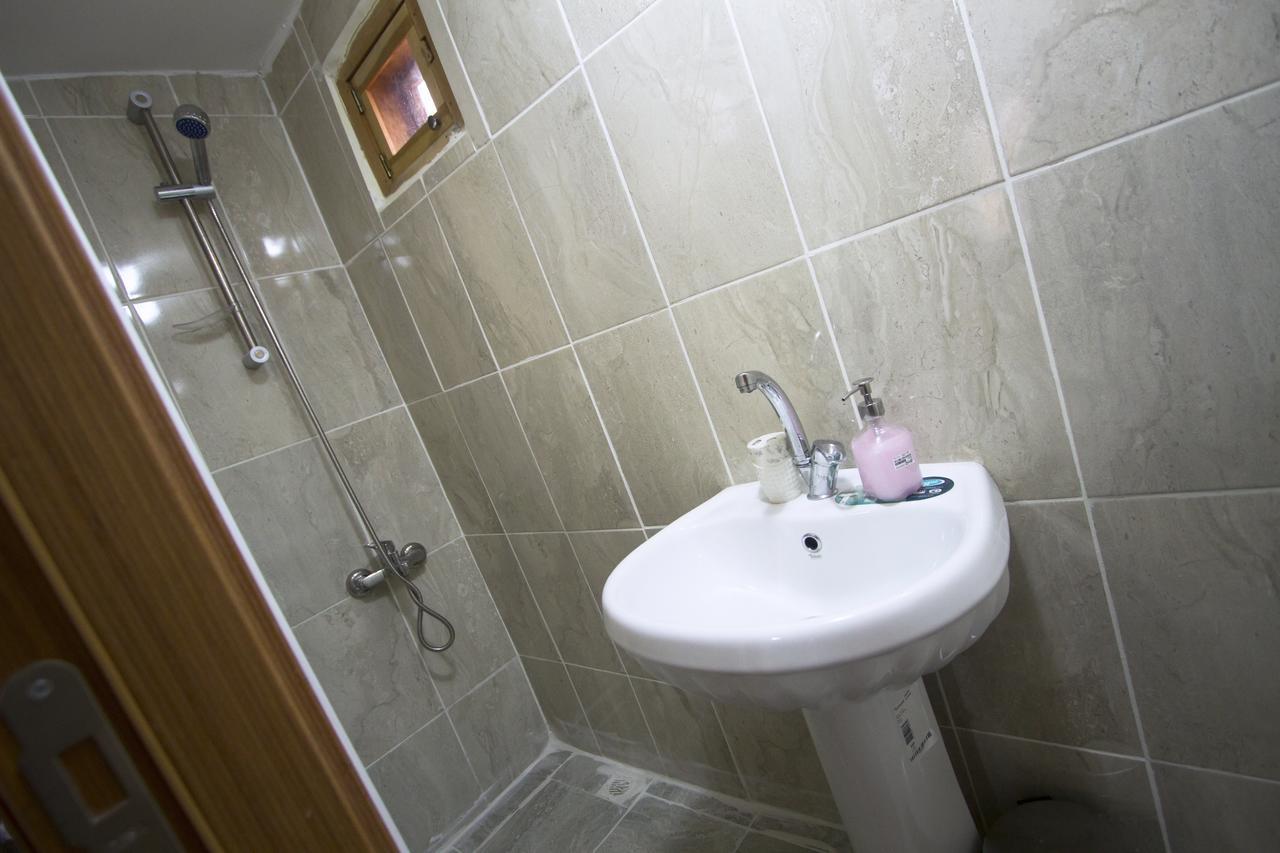 Готель Istanbul Erasmus House Екстер'єр фото