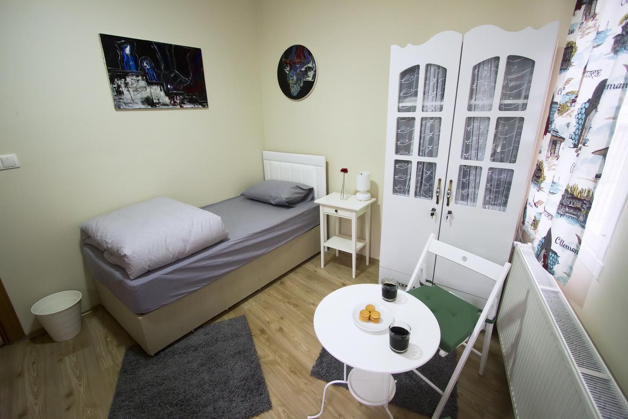 Готель Istanbul Erasmus House Екстер'єр фото